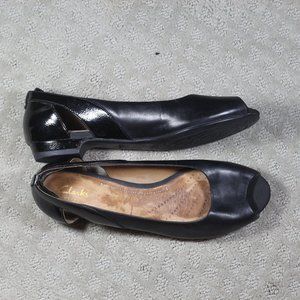 CUTE! Clarks Size 8.5 Artisan Woman’s Peep Toe Flats, Black Shoes
